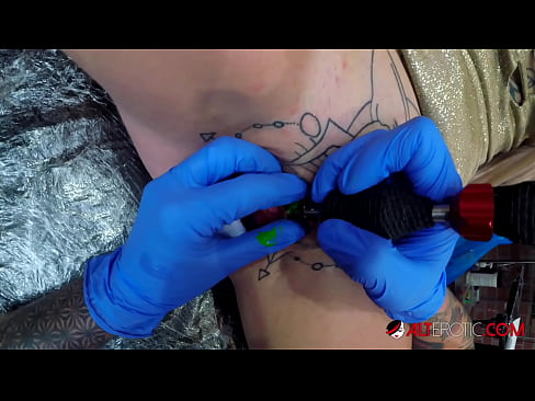 ❤️ Itin tatuiruota karšta Sully Savage gavo tatuiruotę ant savo klitorio ️ Gražus porno prie mūsų lt.tube-sexer.ru ﹏